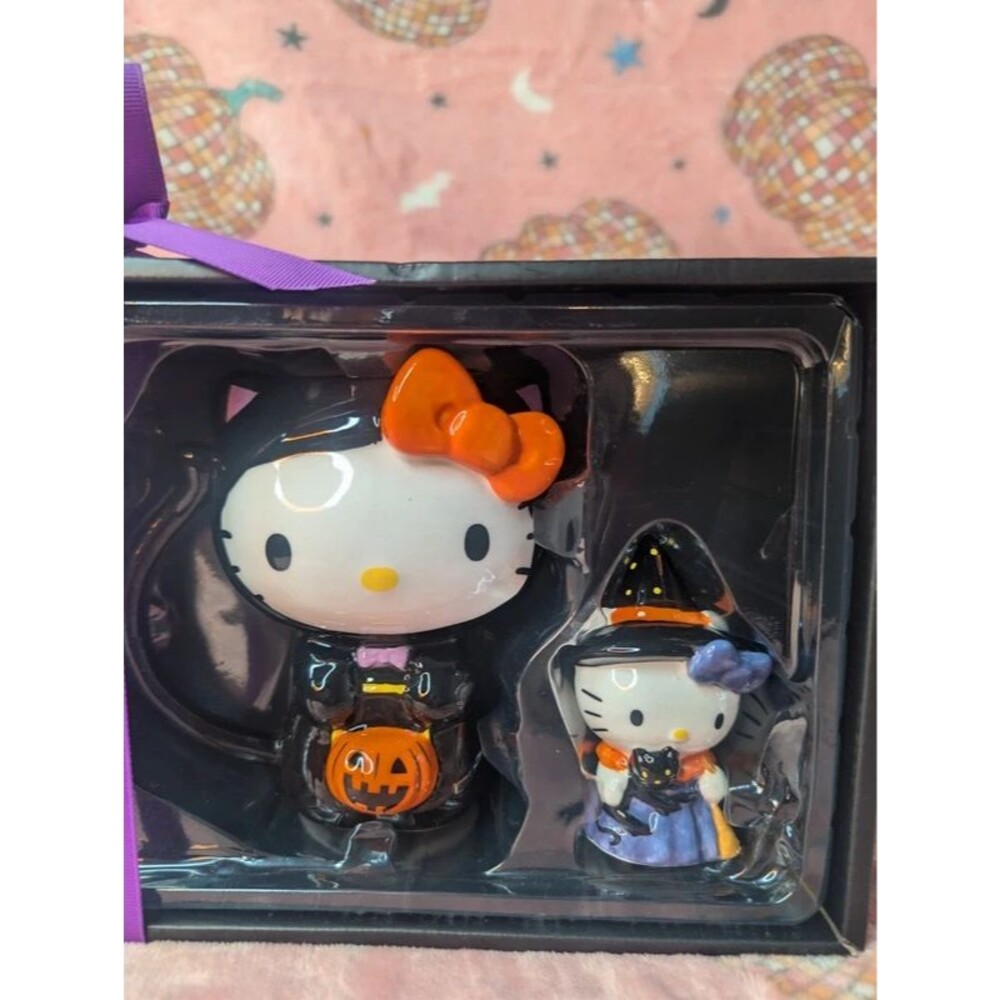 Hello kitty Halloween cat and witch figurine set